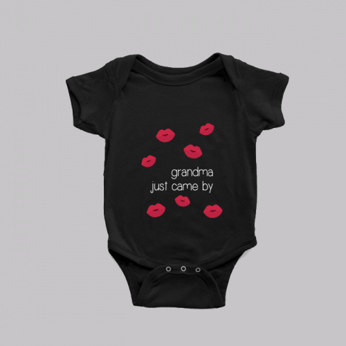 Grandma_kisses_en_black 1172