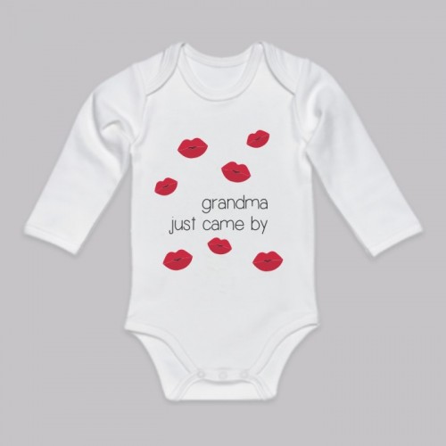   Grandma kisses En_1008_Long